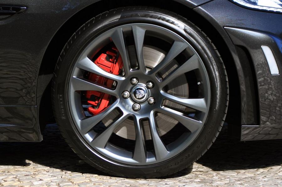  Jaguar XKR-S 2012 года  (фото 77 из 82)